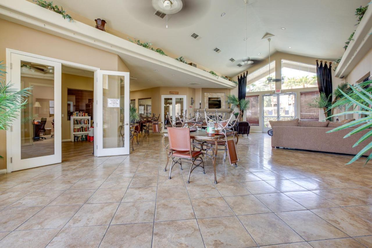 Vegas With Pool Access! Apartment *