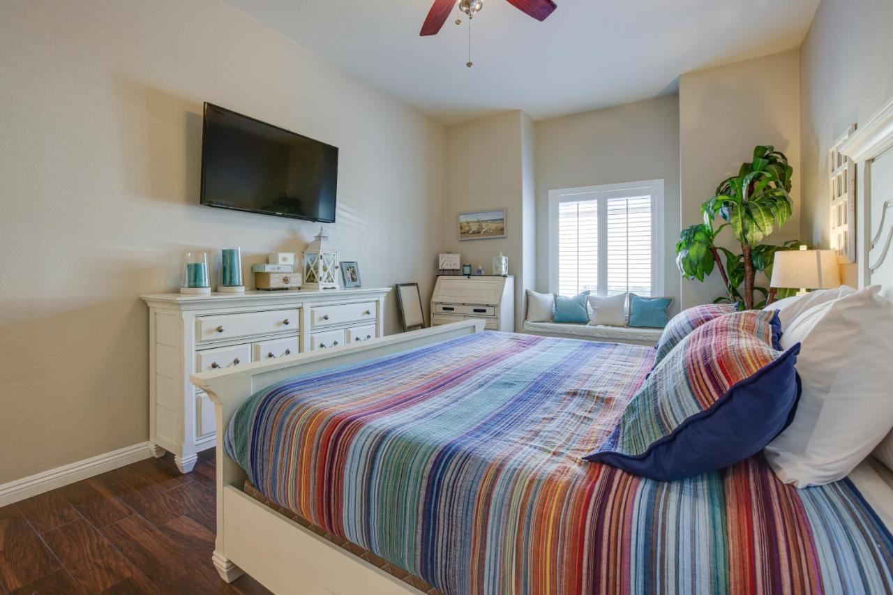 Apartment Vegas With Pool Access!