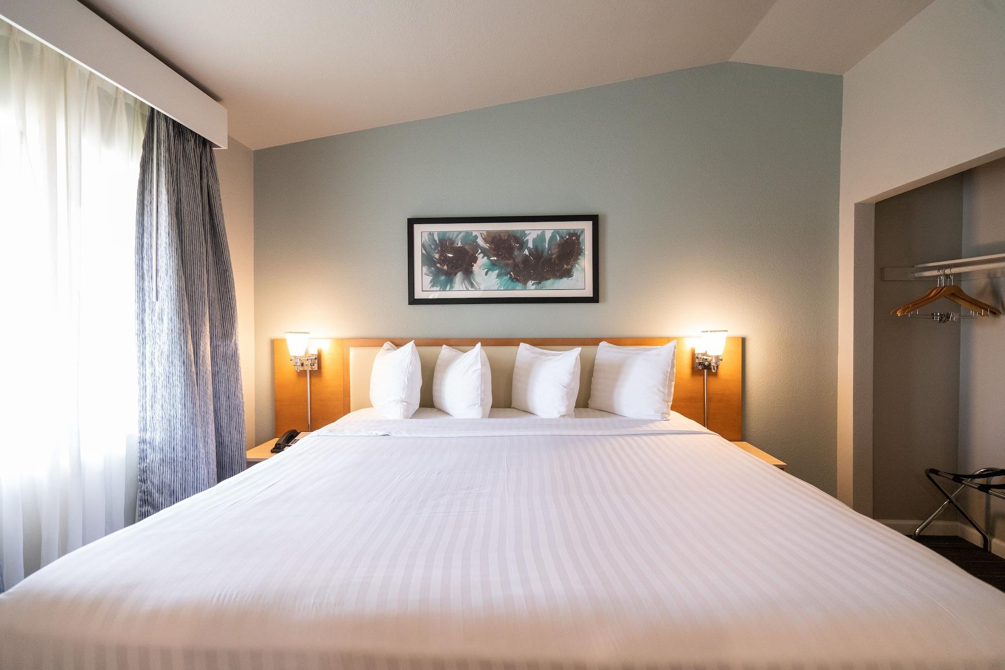 Alexis Park Hotel 3*