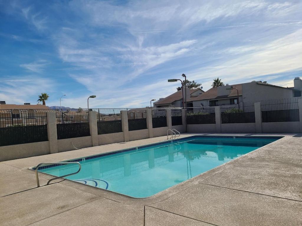 2bed 1 Bath Near Nellis Afb & The Strip Apartment Las Vegas