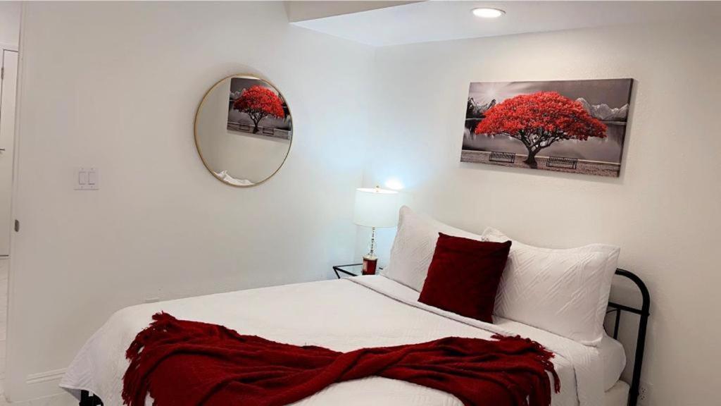 Apartment Cozy Studio…5 Min Away From Airport. “ *