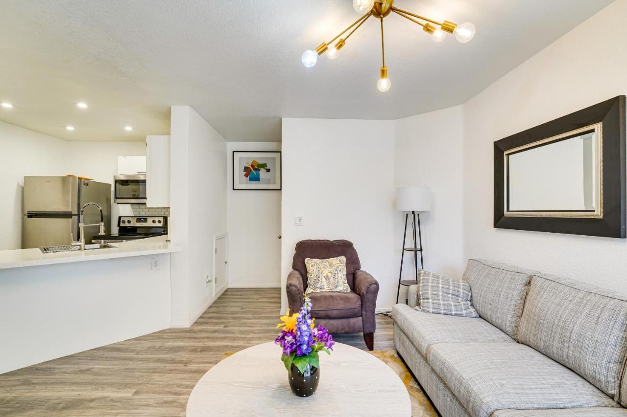 Vacation Near Vegas Strip With Pool! Apartment