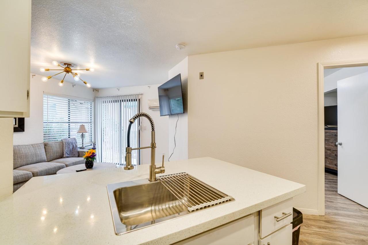 Apartment Vacation Near Vegas Strip With Pool!