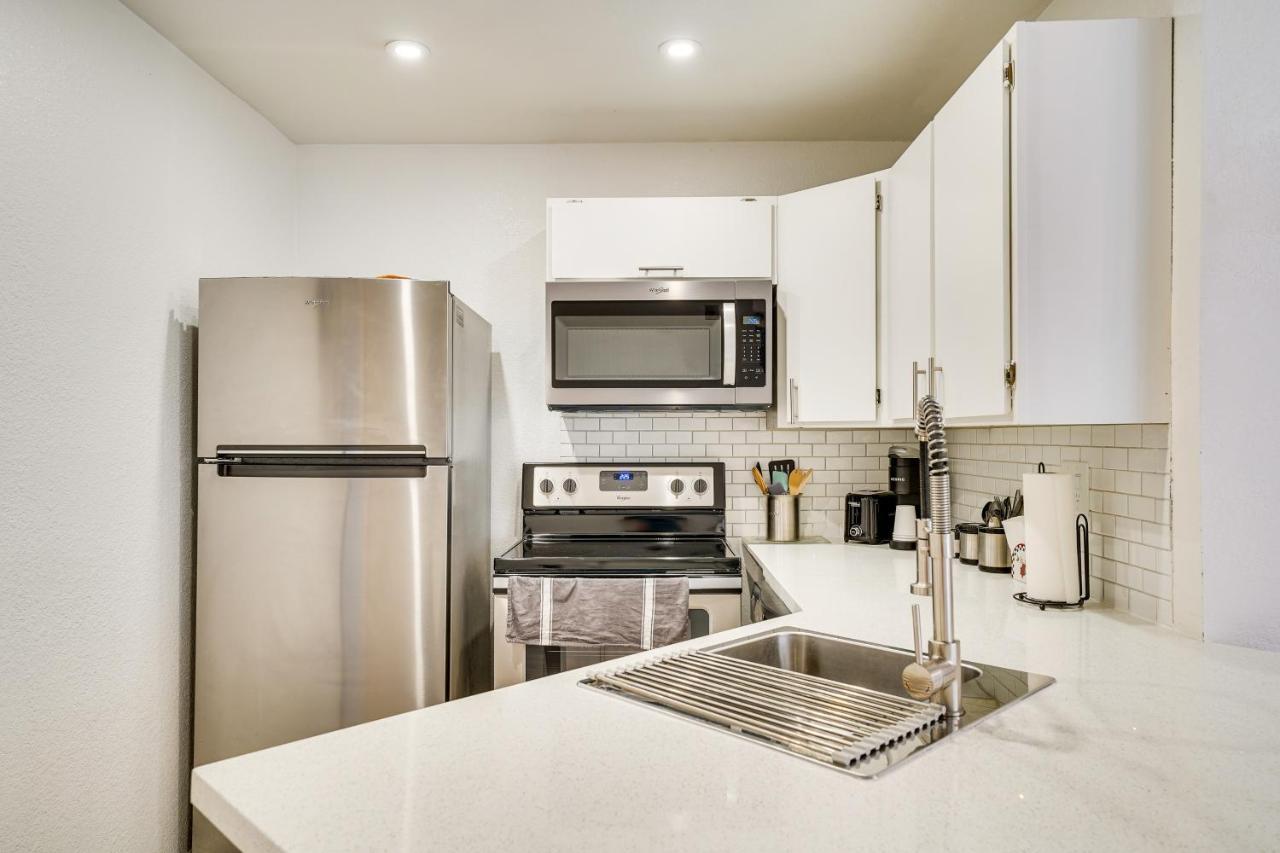 Vacation Near Vegas Strip With Pool! Apartment