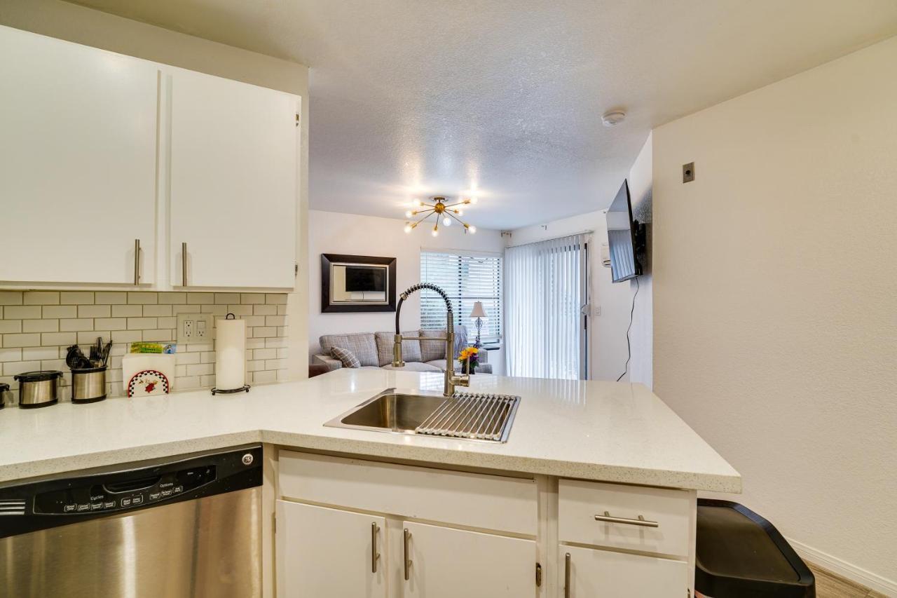 Vacation Near Vegas Strip With Pool! Apartment