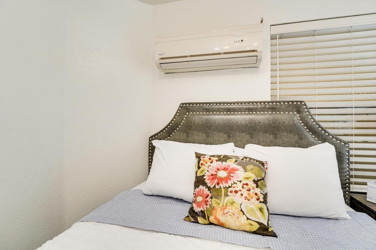 Apartment Vacation Near Vegas Strip With Pool! *