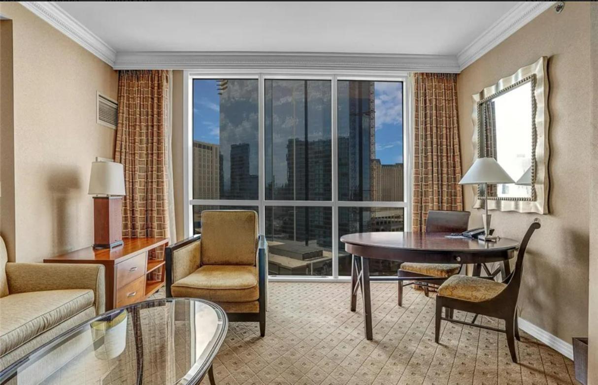 Aparthotel Signature Mgm With Strip And Sphere View