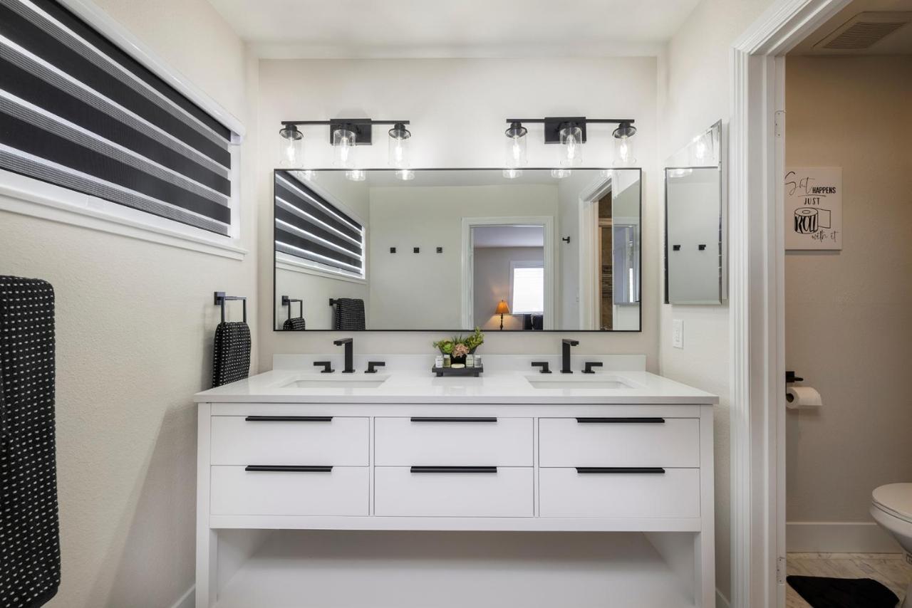 Single Story Minutes From Summerlin With Rv Parking & Dog Friendly Holiday home *