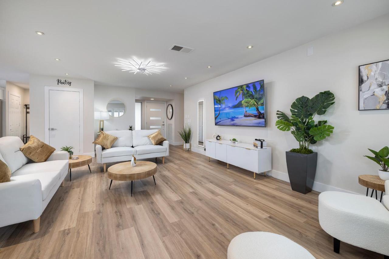 Single Story Minutes From Summerlin With Rv Parking & Dog Friendly