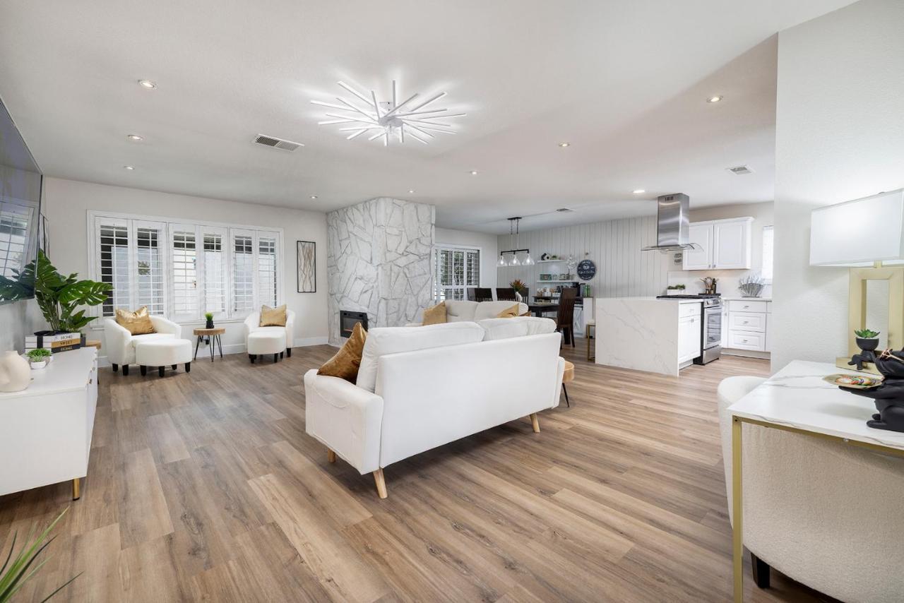 Single Story Minutes From Summerlin With Rv Parking & Dog Friendly