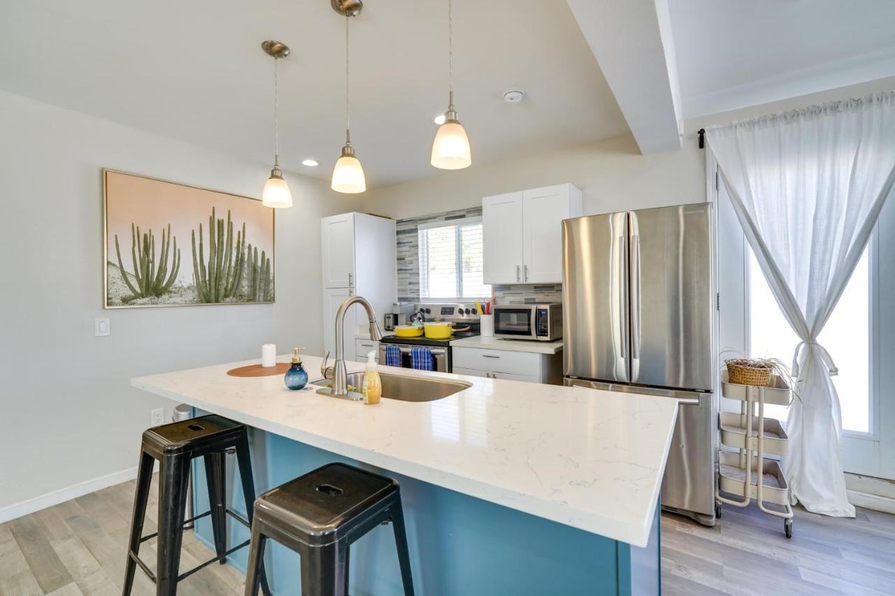 With Patio And Grill 6 Mi To The Strip Holiday home