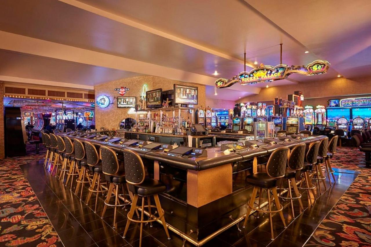 Downtown Vegas Beautiful Unit At 4 Queens Casino Fremont *