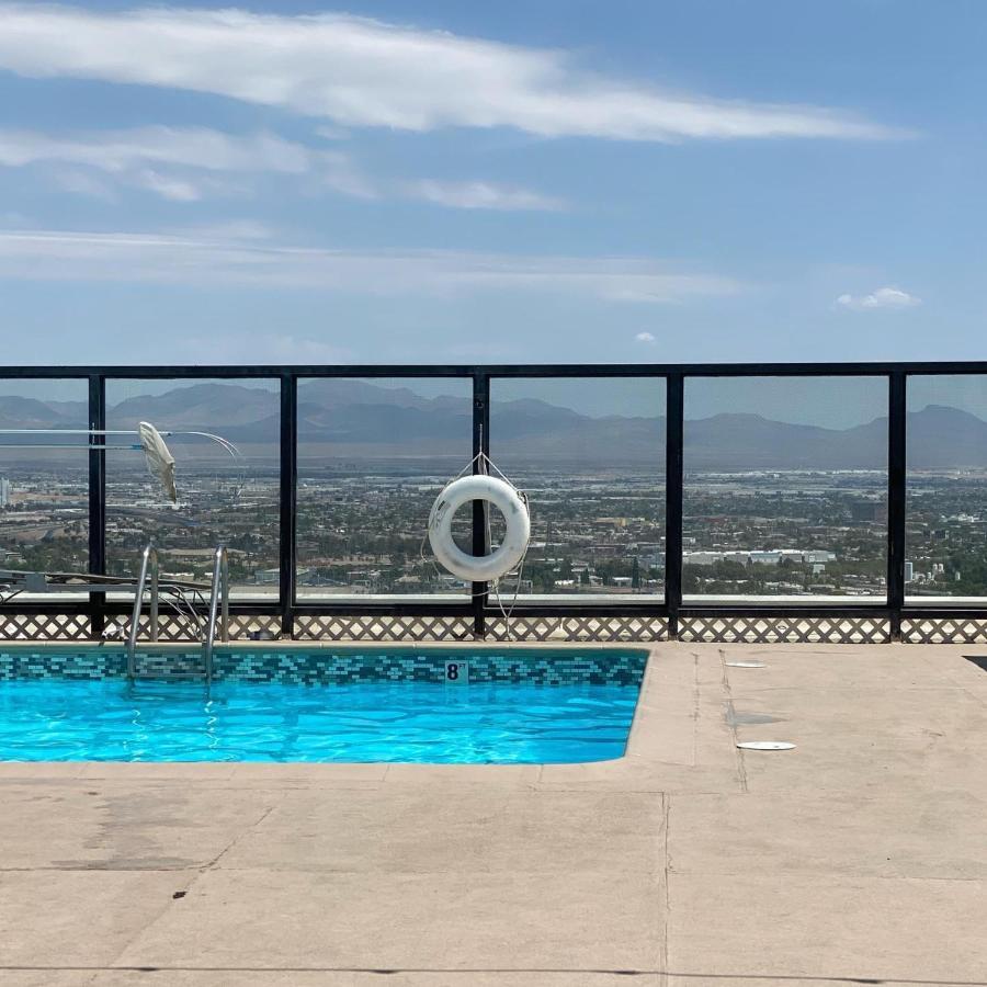 Downtown Vegas Beautiful Unit At 4 Queens Casino Fremont *