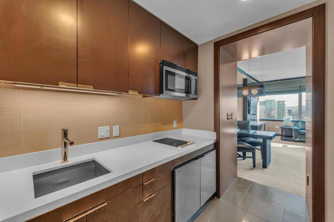 Gorgeous Vdara 22nd Flr - Pool View - Free Valet * Las Vegas