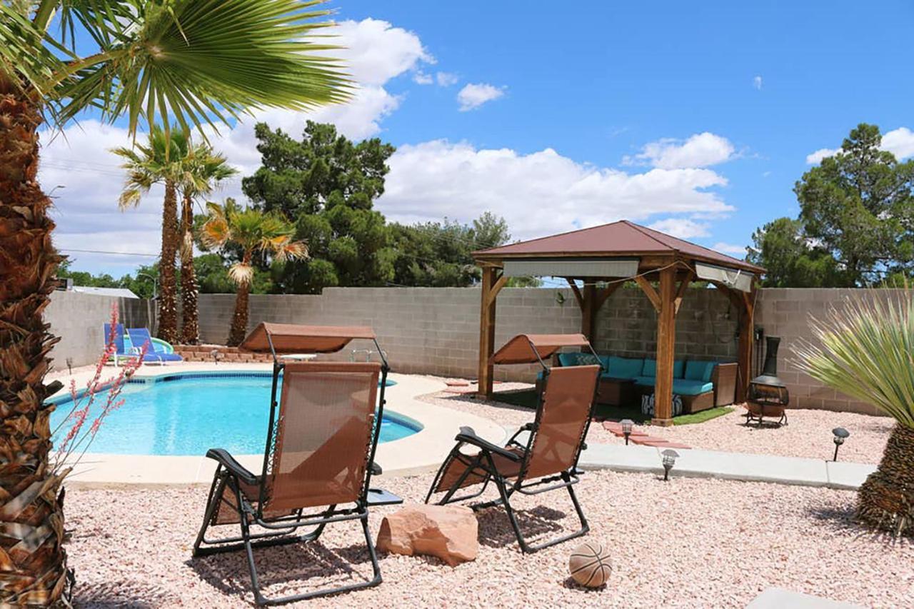 Vegas Getaway, Pool, Basket Ball, Games, Cook Holiday home