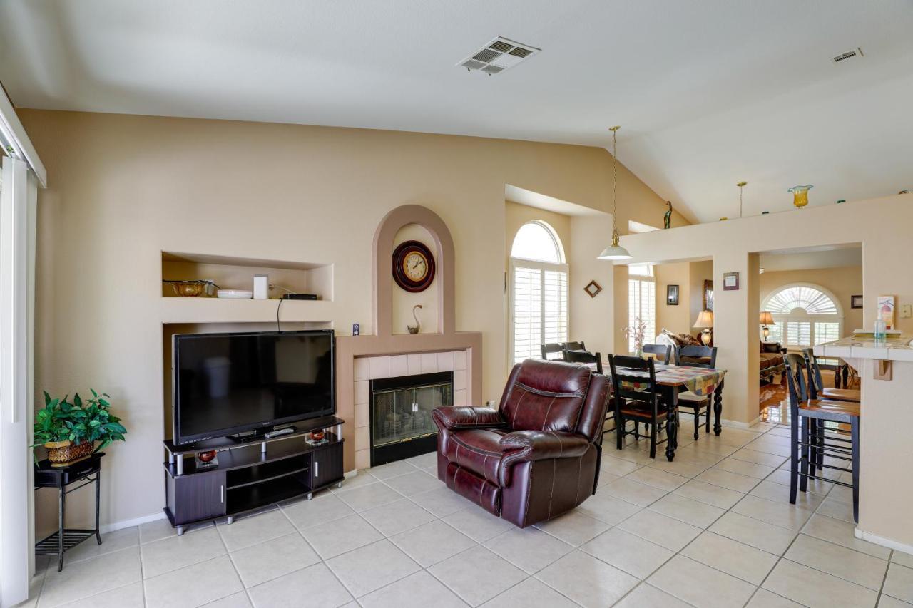 North Vegas About 5 Mi To Fremont St! Holiday home Las Vegas