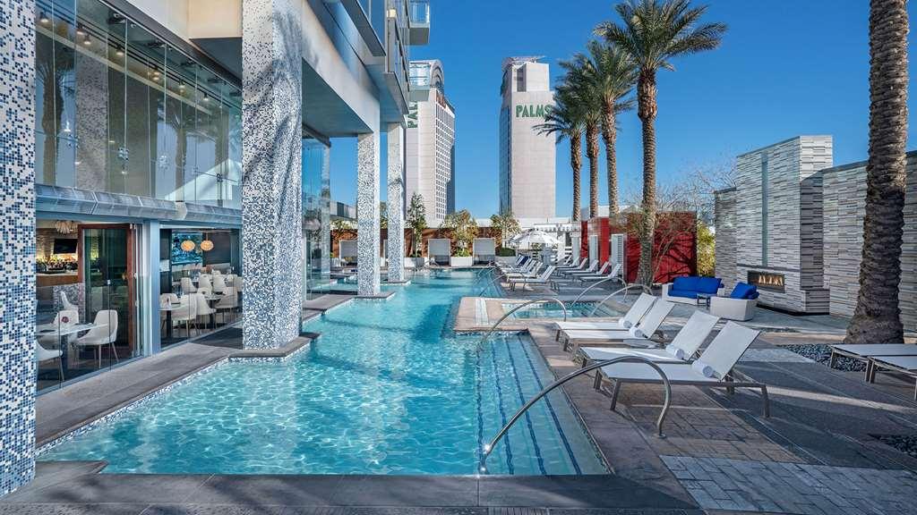 Hi-rise Private Balcony & Strip Views Apartment *