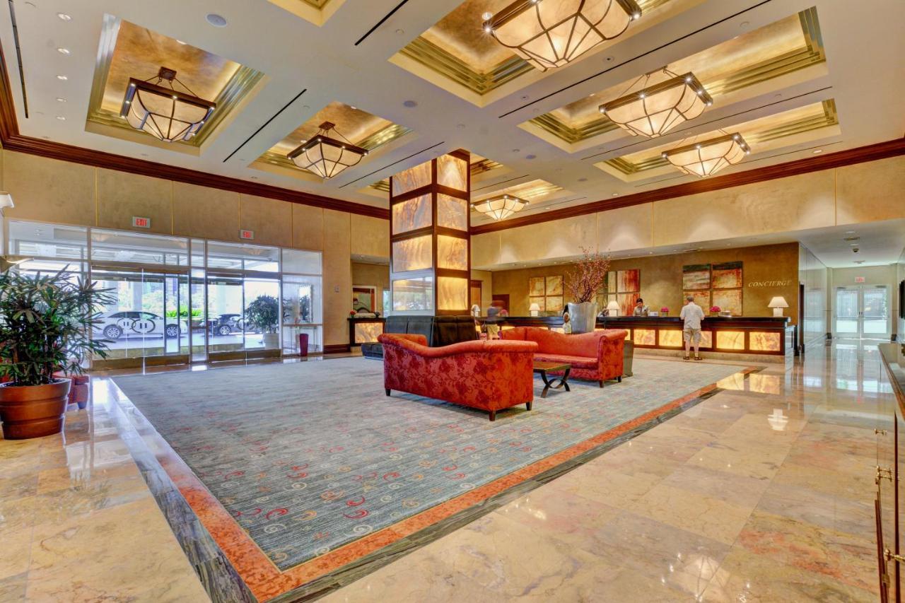 Apartment Strip View Balcony Suites - No Fee !