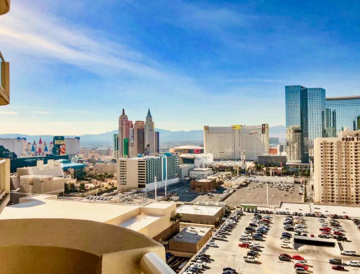 Strip View Balcony Suites - No Fee ! Apartment *