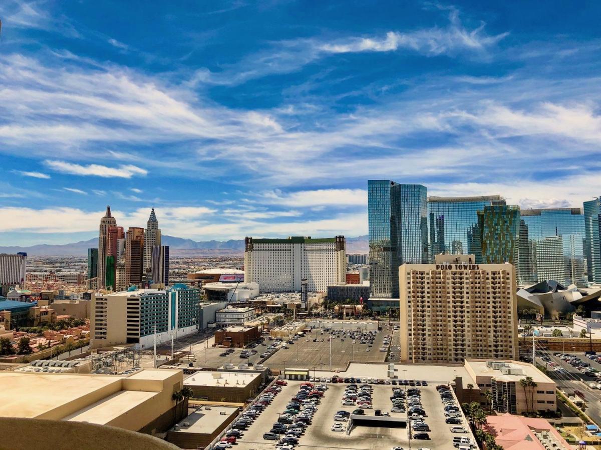 Strip View Balcony Suites - No Fee ! * Las Vegas
