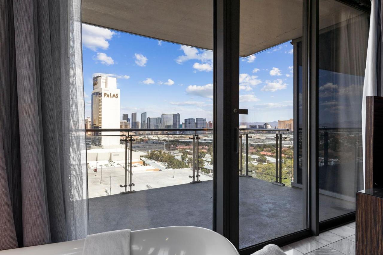 Huge Modern Luxury 17 Floor Panoramic Corner With Open Balcony Apartment Las Vegas
