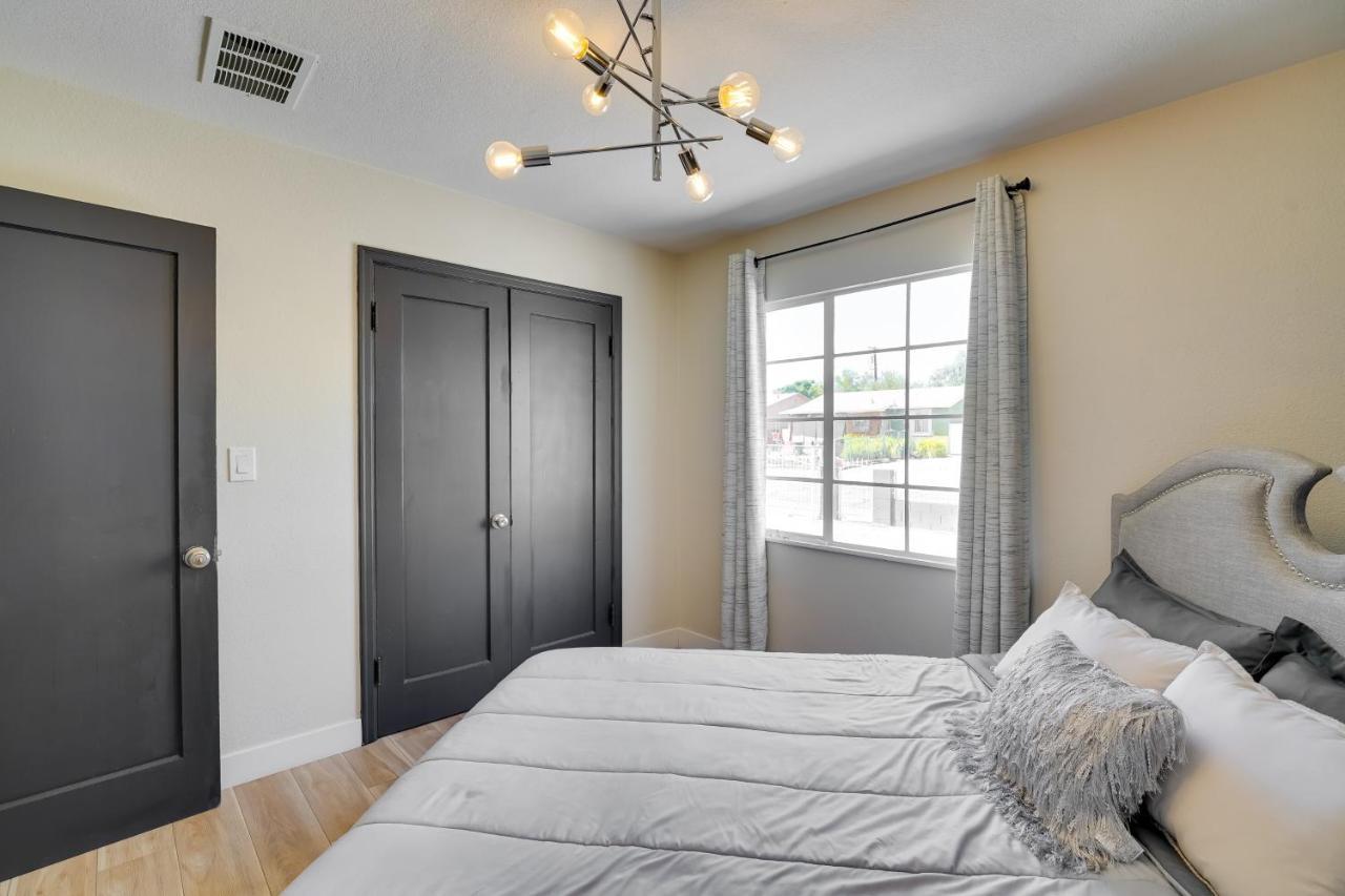 Modern Downtown Vegas Near Fremont Street Holiday home *
