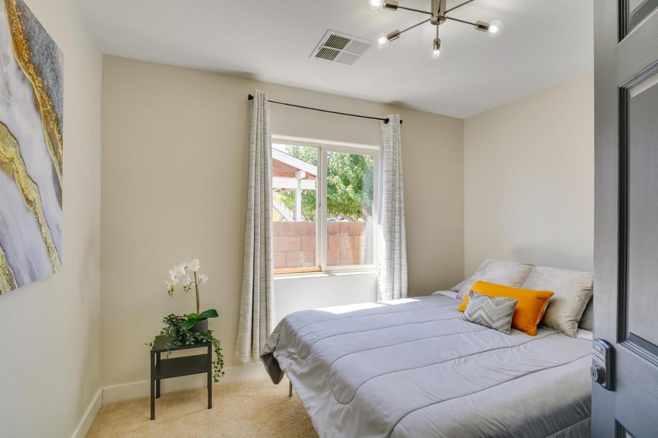 Modern Downtown Vegas Near Fremont Street Holiday home Las Vegas