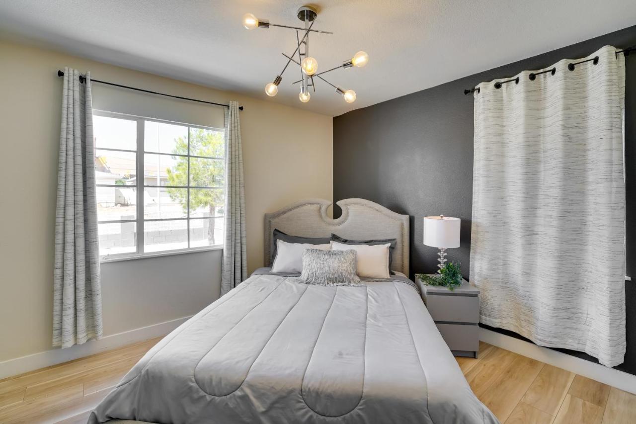 Modern Downtown Vegas Near Fremont Street Holiday home Las Vegas