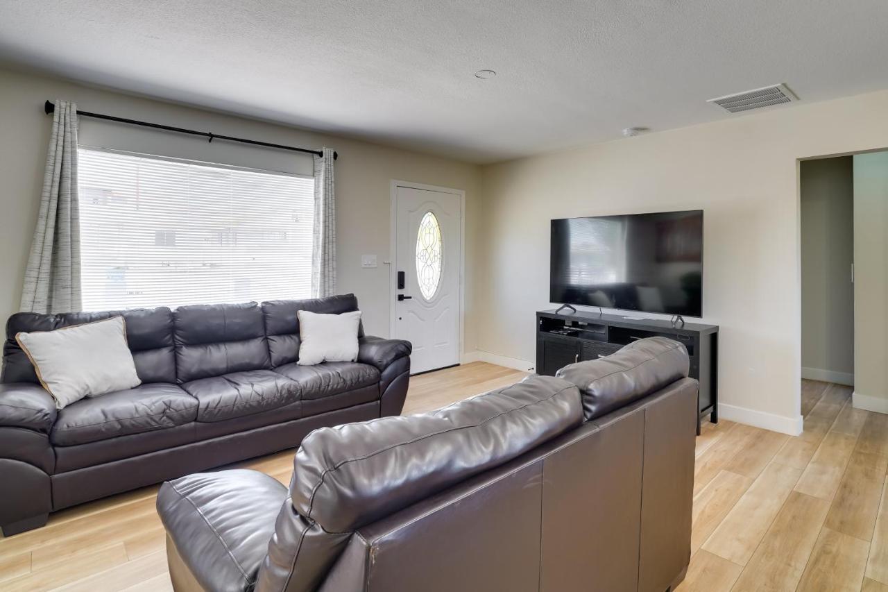 Modern Downtown Vegas Near Fremont Street Holiday home Las Vegas