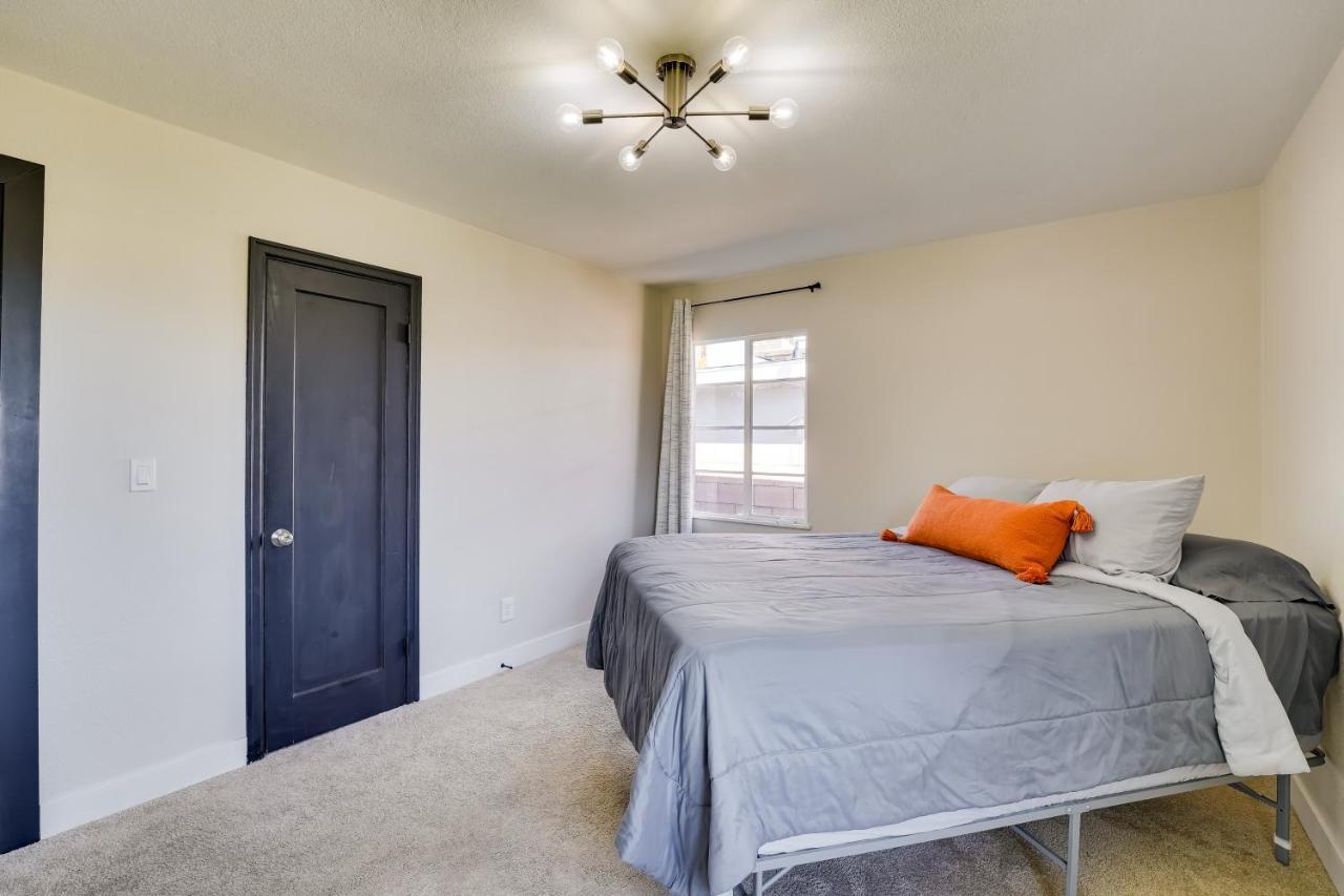 Modern Downtown Vegas Near Fremont Street *