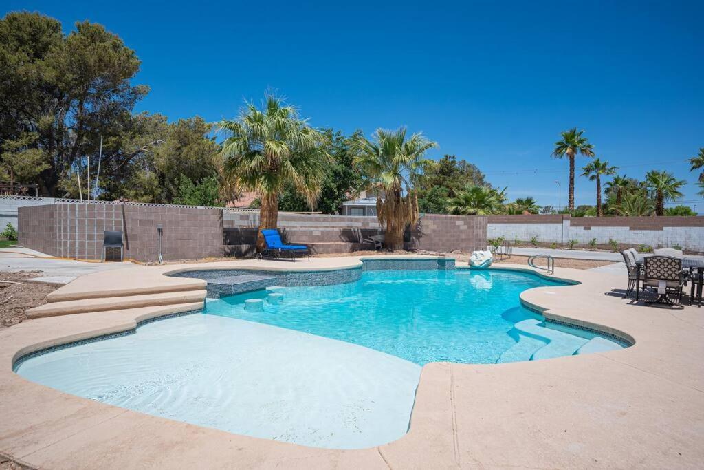 5 Large Studio With Full Kitchen, Laundry And Bath Las Vegas