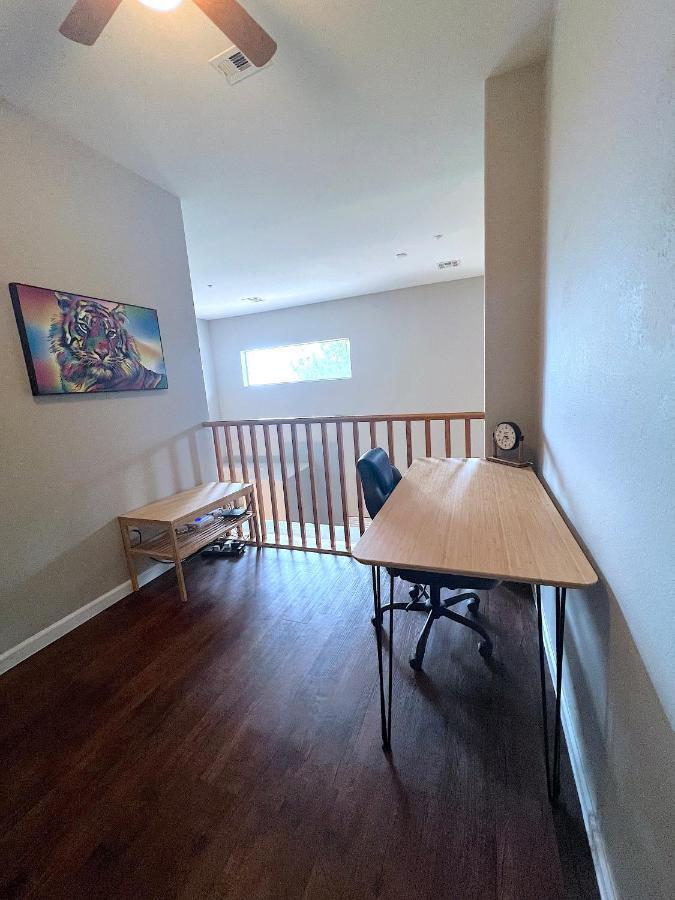 Gate Dual Master Office And Dog Park 30 Days Minimun