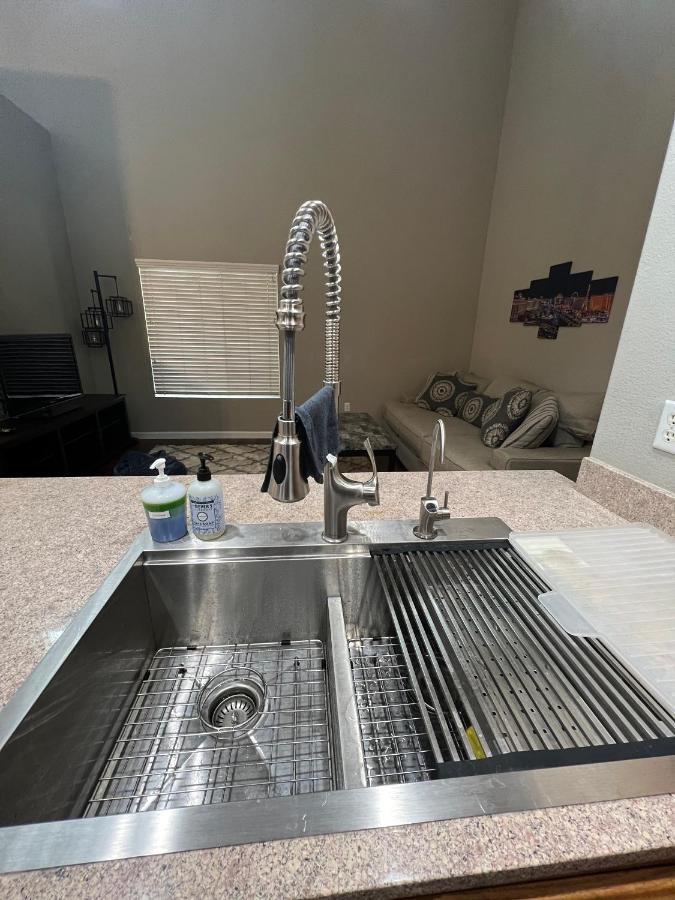 Apartment Gate Dual Master Office And Dog Park 30 Days Minimun Las Vegas
