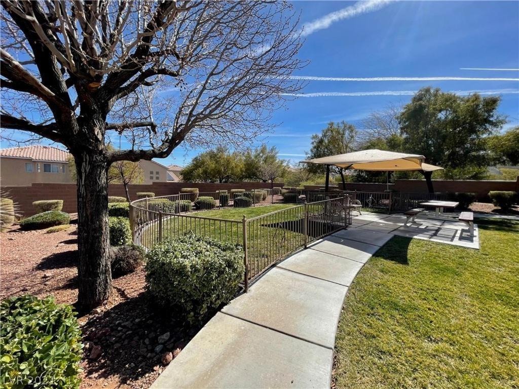 Gate Dual Master Office And Dog Park 30 Days Minimun *