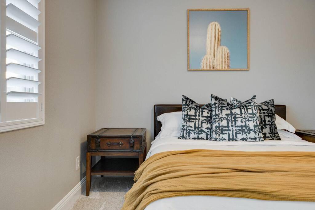 Ferienhaus Beautiful 5br W/king Beds, Pool & Hot Tub, Games