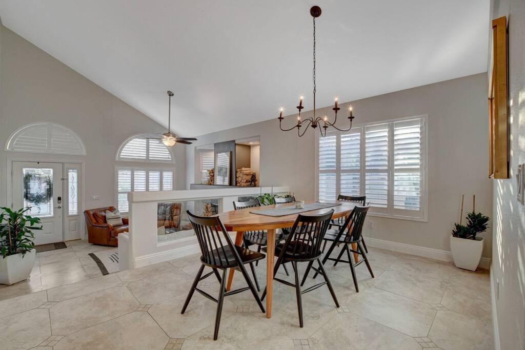 Beautiful 5br W/king Beds, Pool & Hot Tub, Games Ferienhaus