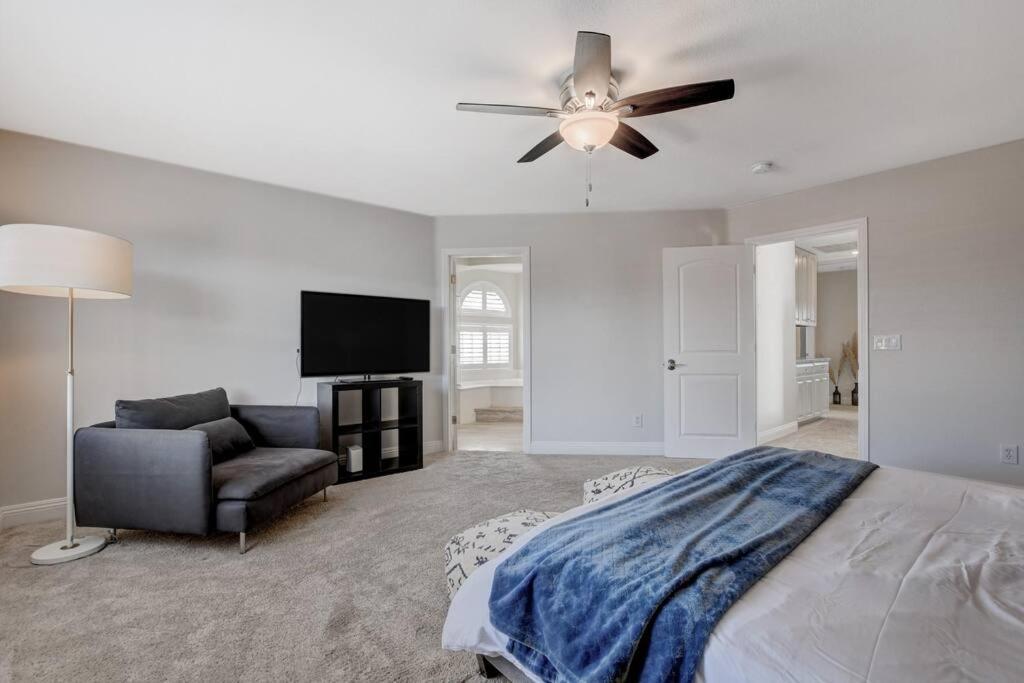 Ferienhaus Beautiful 5br W/king Beds, Pool & Hot Tub, Games