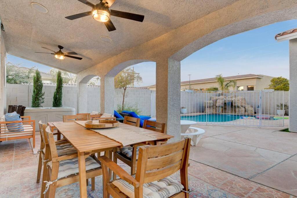 Ferienhaus Beautiful 5br W/king Beds, Pool & Hot Tub, Games *