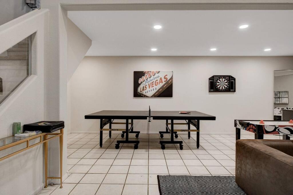 Beautiful 5br W/king Beds, Pool & Hot Tub, Games Ferienhaus *