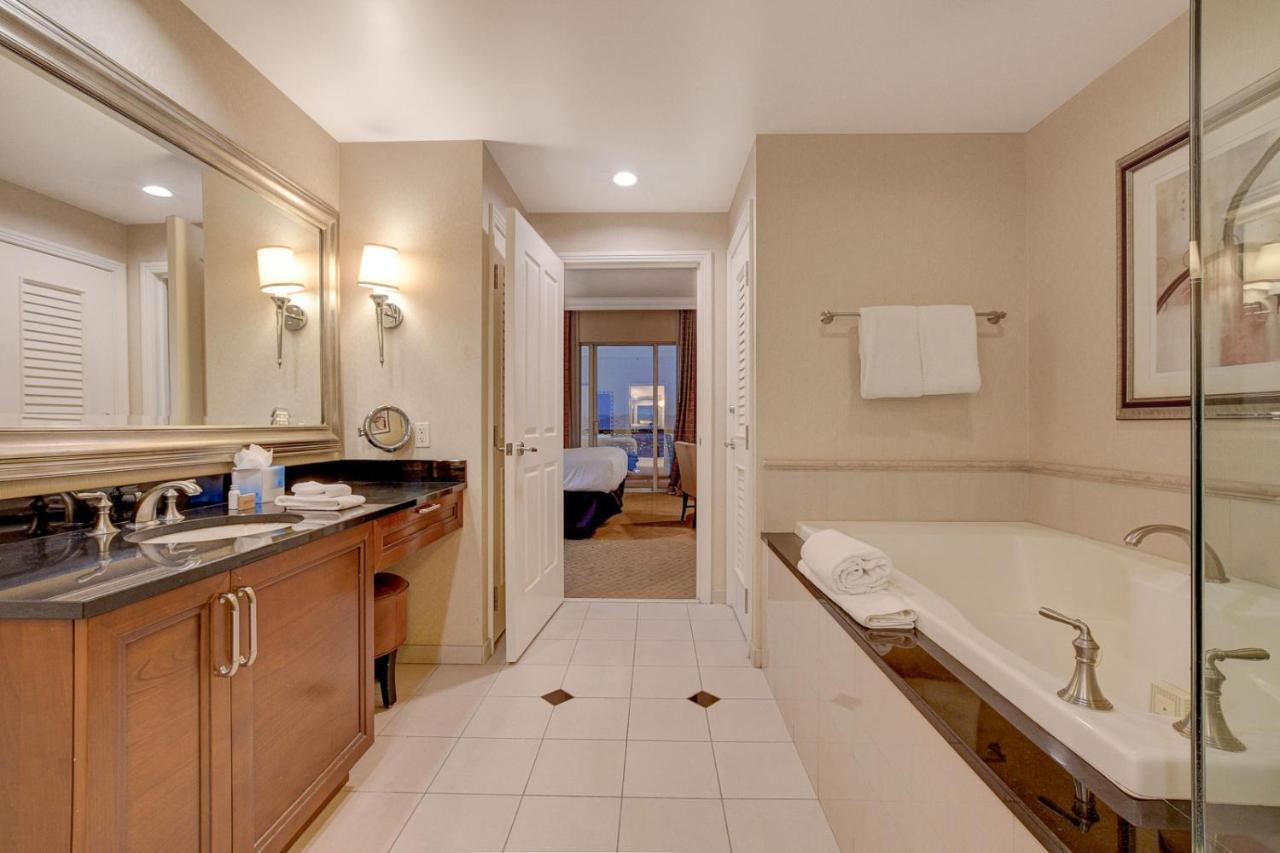 Aparthotel 29Th Ph Mgm Signature Suite With A Massive Balcony