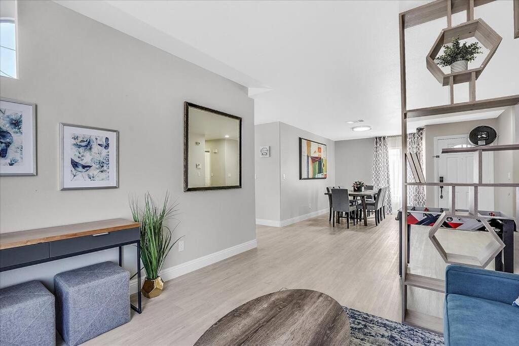 Gorgeous And Spacious Home!