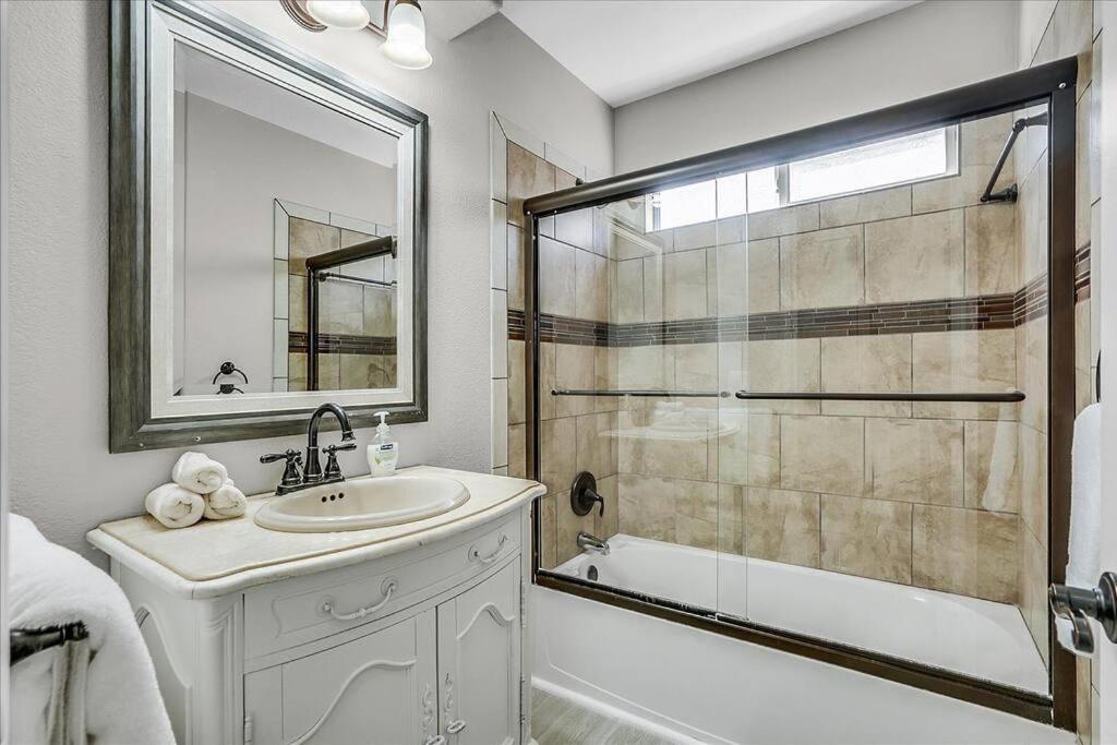 Gorgeous And Spacious Home! *