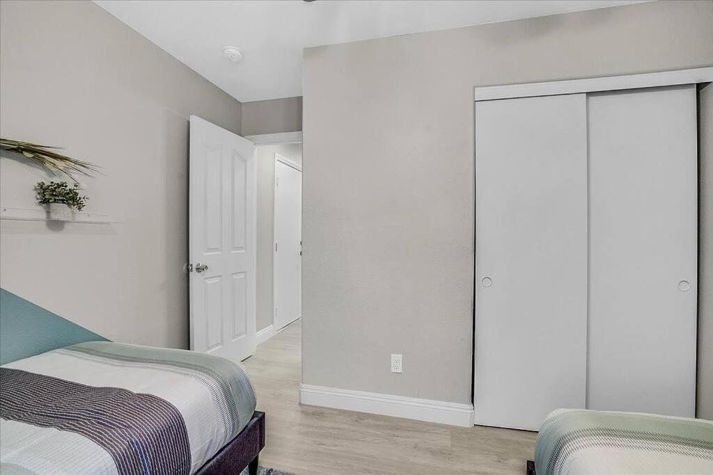 Gorgeous And Spacious Home! Holiday home Las Vegas