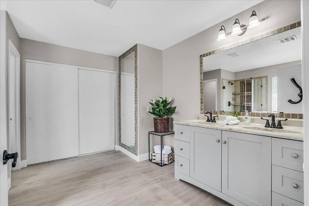 Gorgeous And Spacious Home! Las Vegas