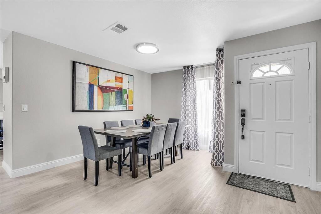 Gorgeous And Spacious Home! Holiday home