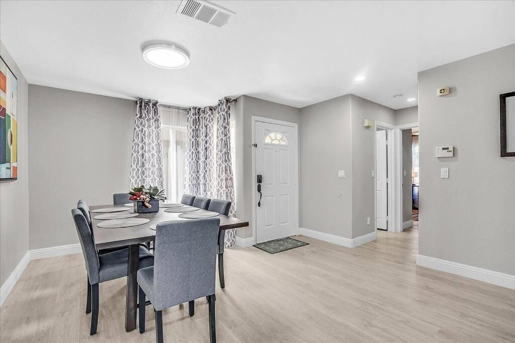 Gorgeous And Spacious Home!