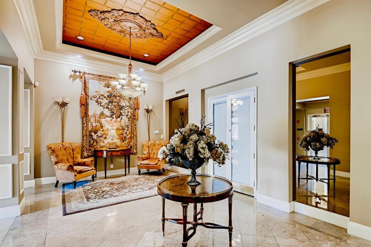 Fabulous Penthouse: Vegas Strip View With Amenities Apartment Las Vegas