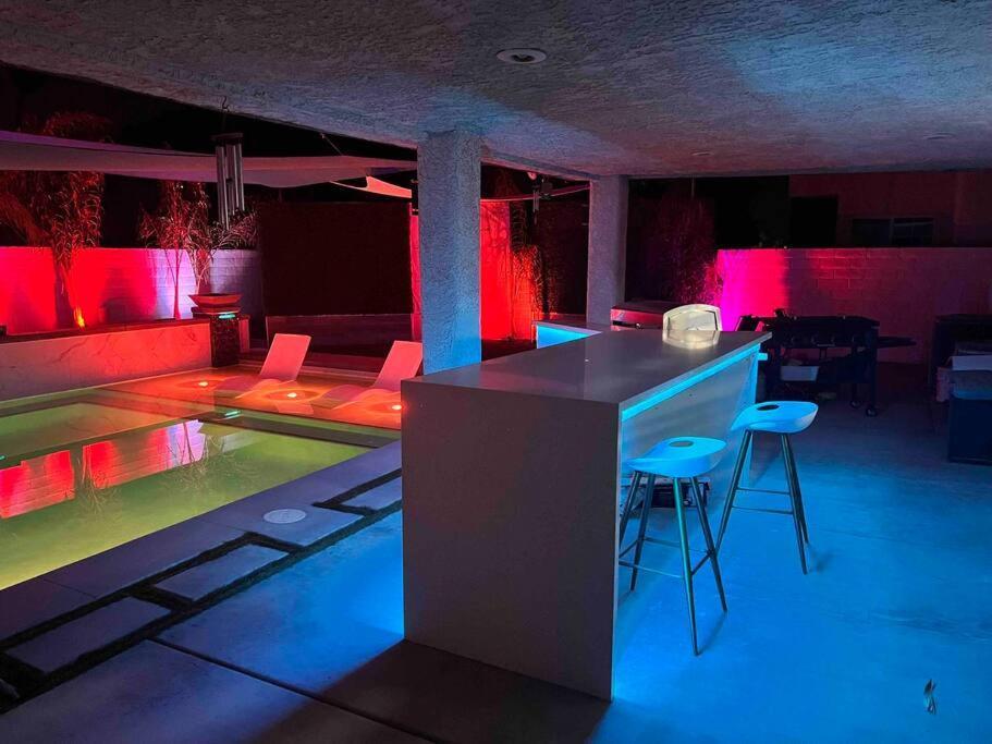 Plush Vegas Retreat 5 Min From Strip Villa *