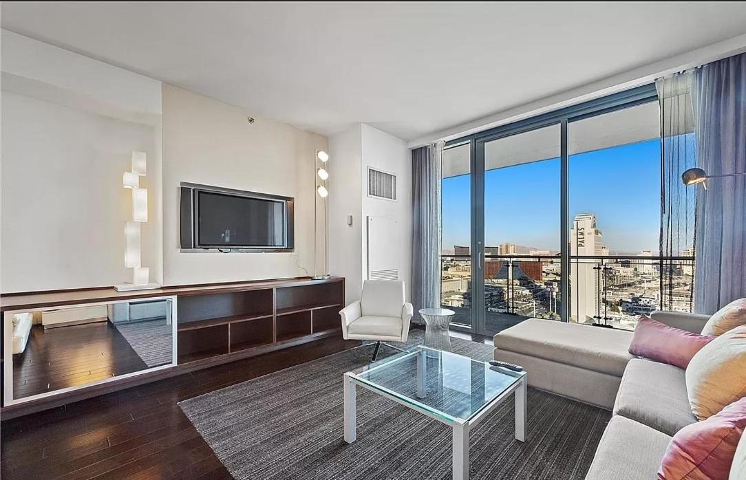 Luxury With Private Strip View Balcony * Las Vegas