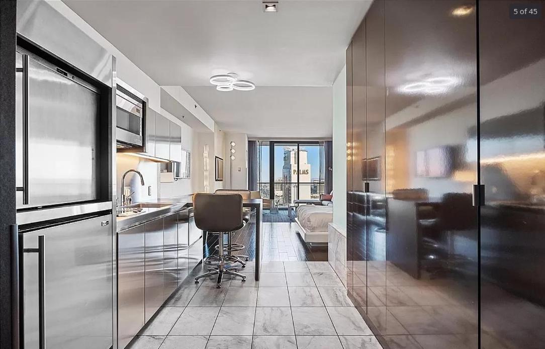 Luxury With Private Strip View Balcony Las Vegas